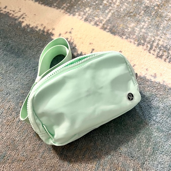 LuLuLemon Mint Everywhere Belt Bag 1L - Picture 2 of 6